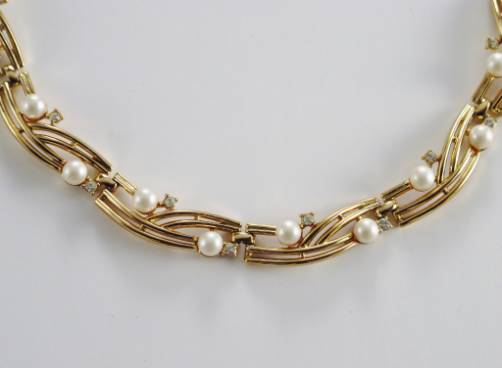 Trifari vintage pearl on gold tone necklace 1950`s ca, American